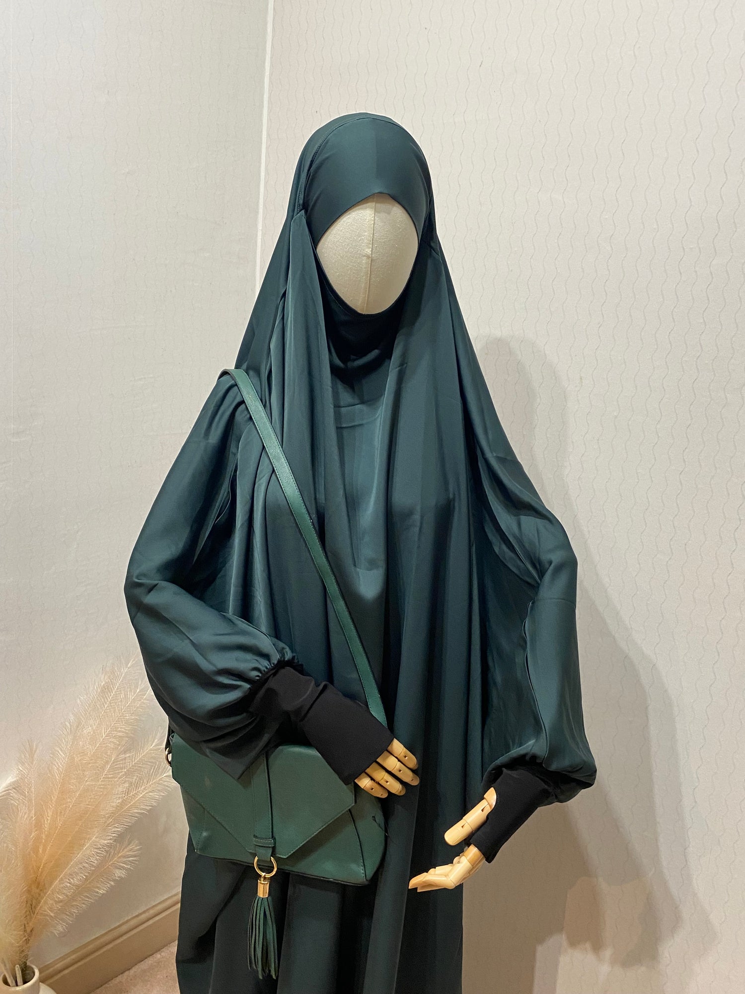 Thumbhole sleeve 1 piece jilbab made from nida fabric -OnHerDeen Clothing