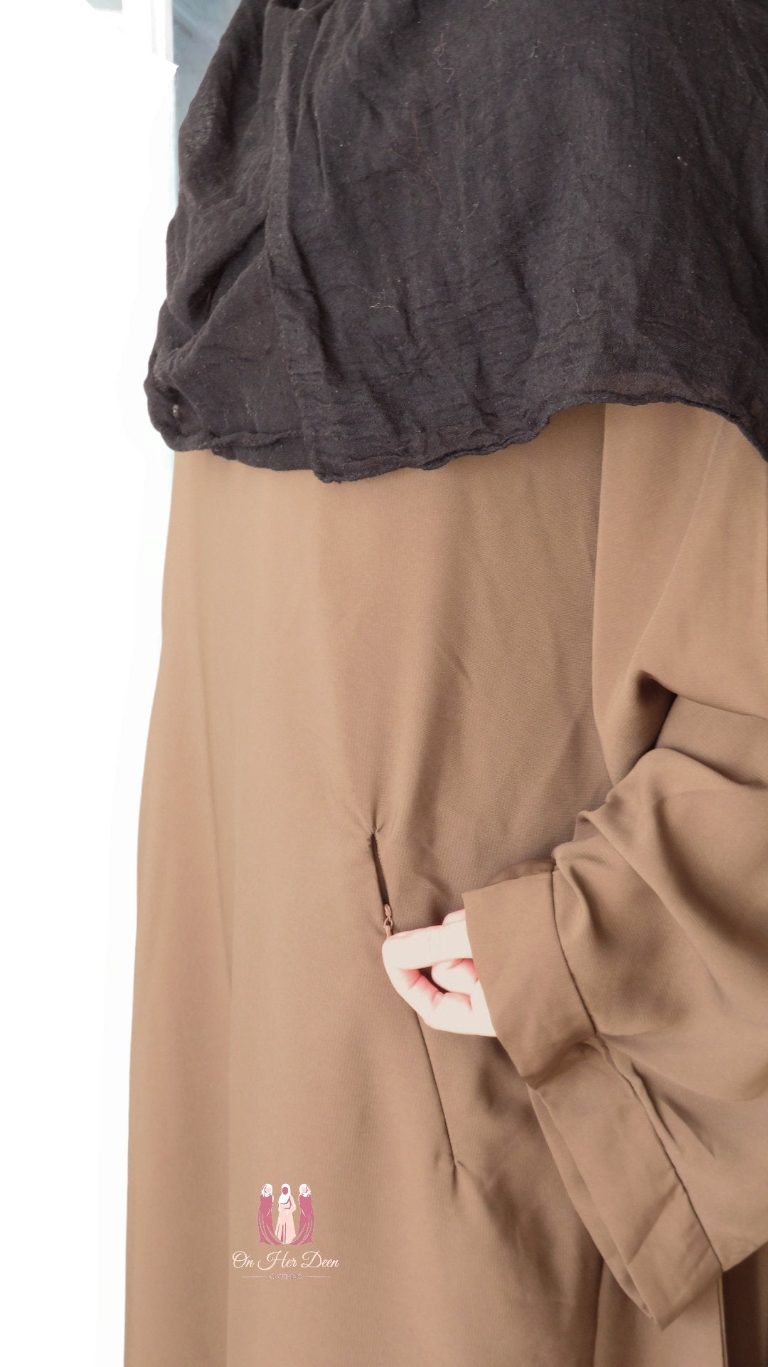 Breastfeeding friendly side seam zip Abaya - OnHerDeen