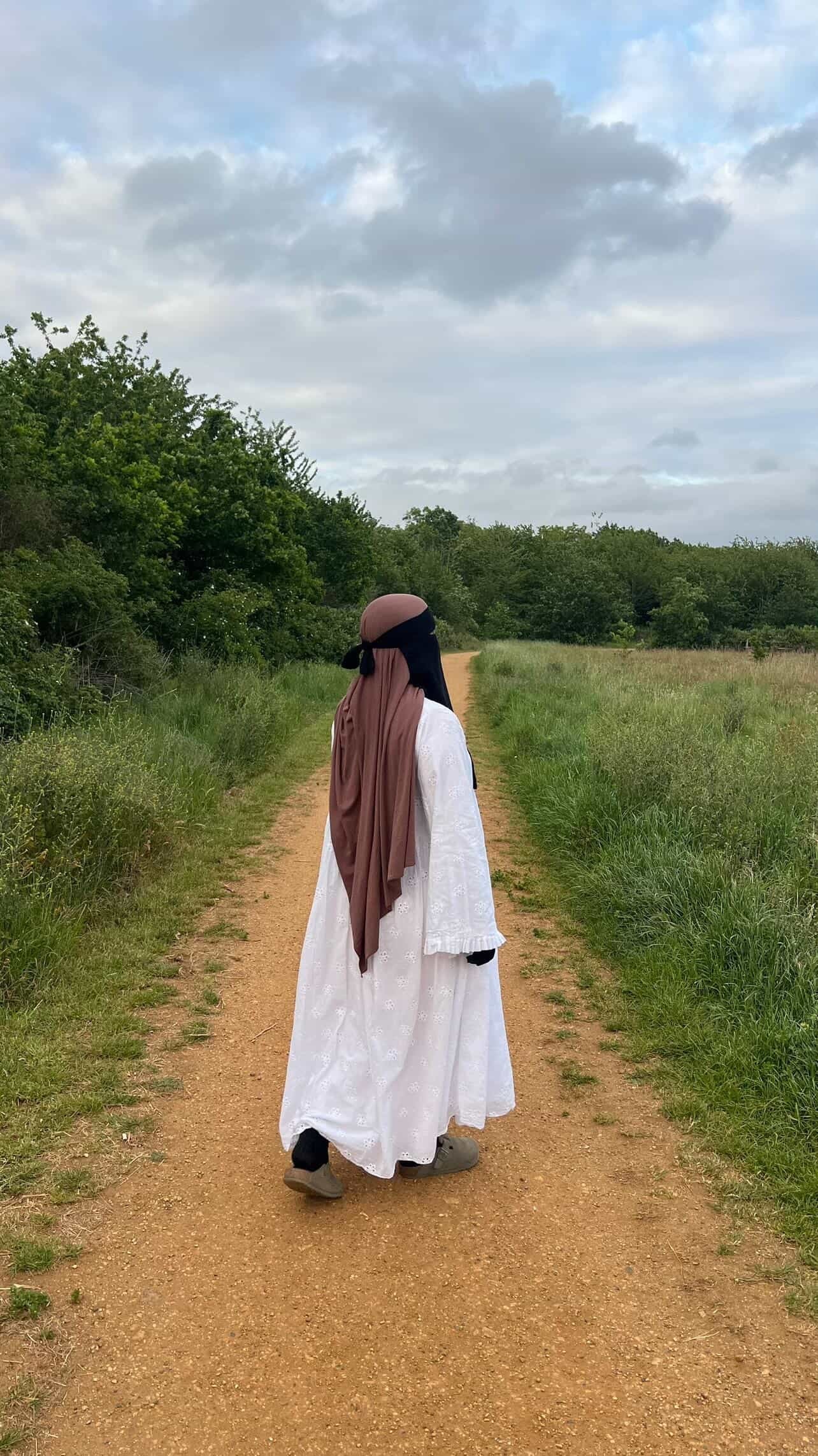 Exclusive Eyelet 100% Cotton Lined Abaya - White